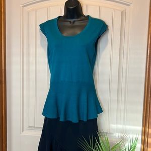 Elie Tahari peplum top size medium in Teal